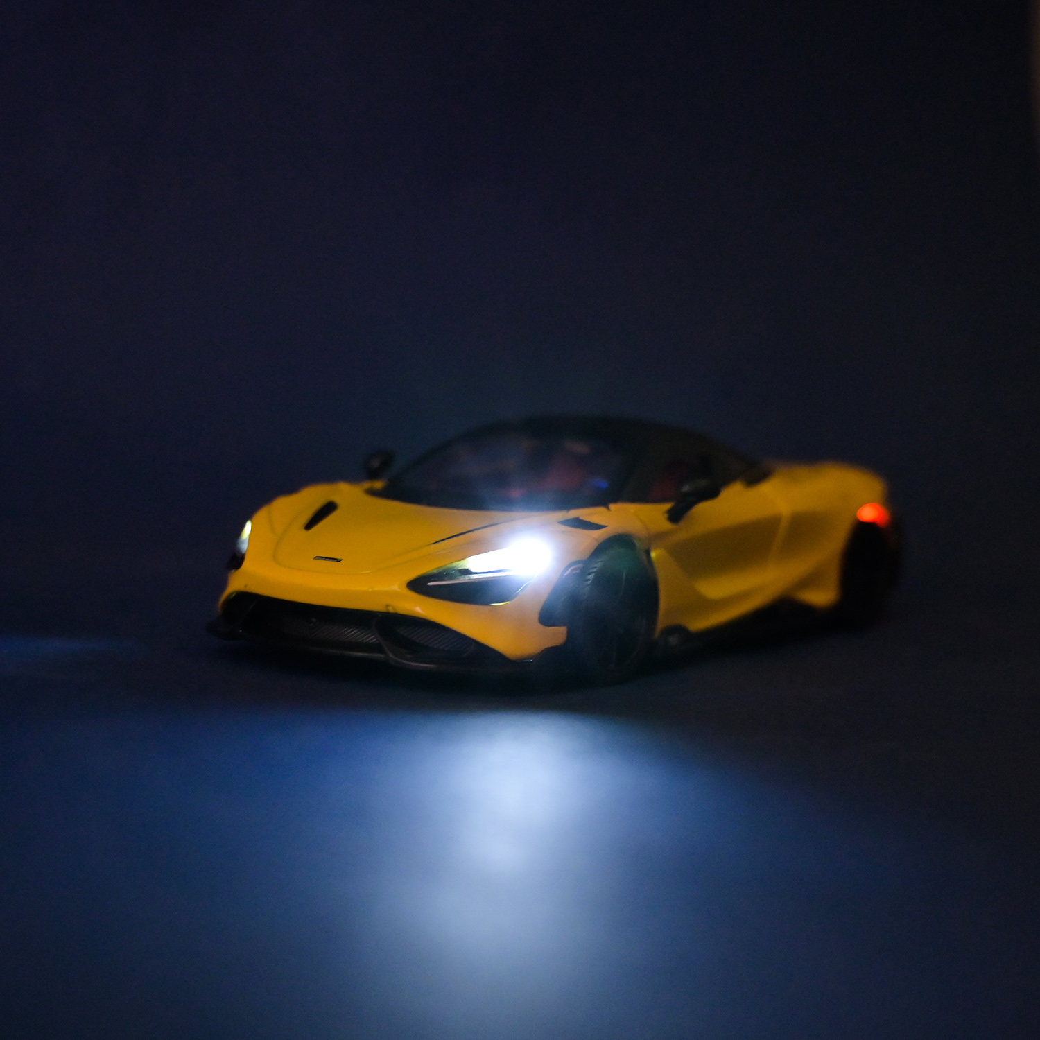 Машина металл 68709A (48шт/2) "АВТОПРОМ",1:3 "McLaren 765 LT",батар, свет,звук,откр.двери,в коробке 18*9*8 см