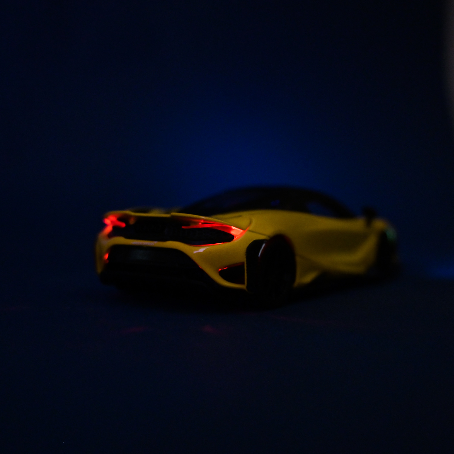 Машина металл 68709A (48шт/2) "АВТОПРОМ",1:3 "McLaren 765 LT",батар, свет,звук,откр.двери,в коробке 18*9*8 см