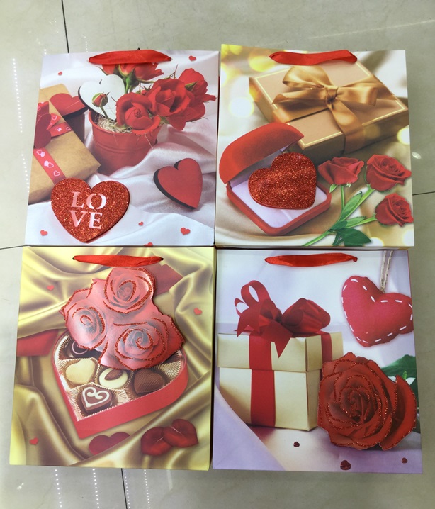 Подарунковий пакет арт. 9419S (360шт) Серце 18*24*8,5 см 4 види