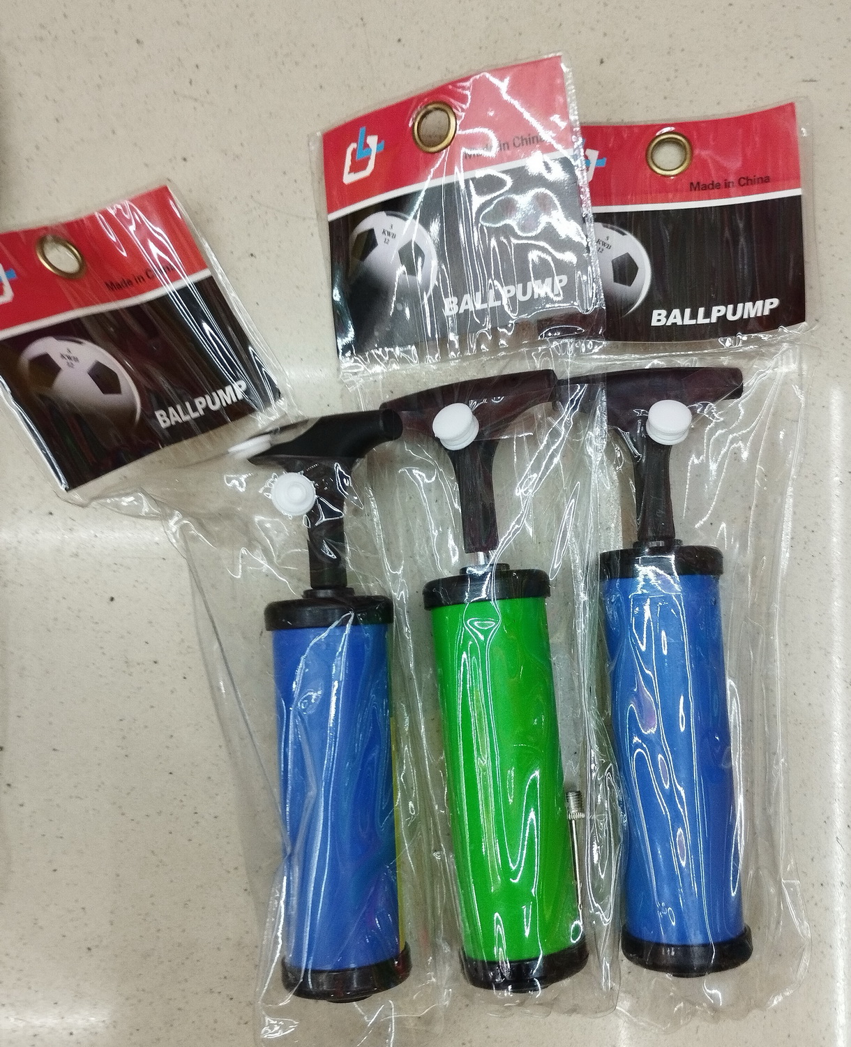 Насос арт. N41503 (200шт) для м'ячів 15 см у пакеті 9*3,5*30 см