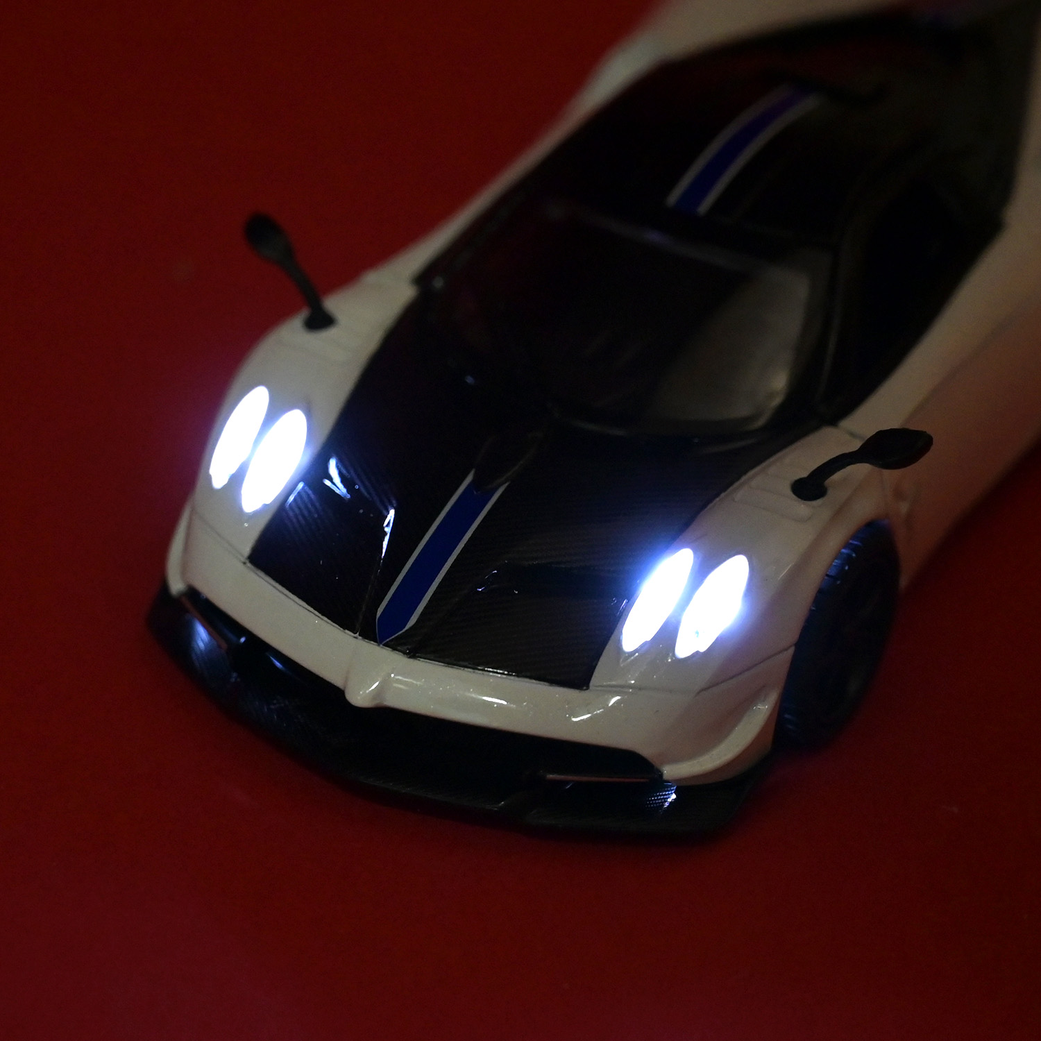 Машина мет. АВТОПРОМ арт. 68332 (48шт/2) 1:32 "Pagani Huayra BC", батар, світ., звук, відкр.двері, короб.18 * 9 * 8 см