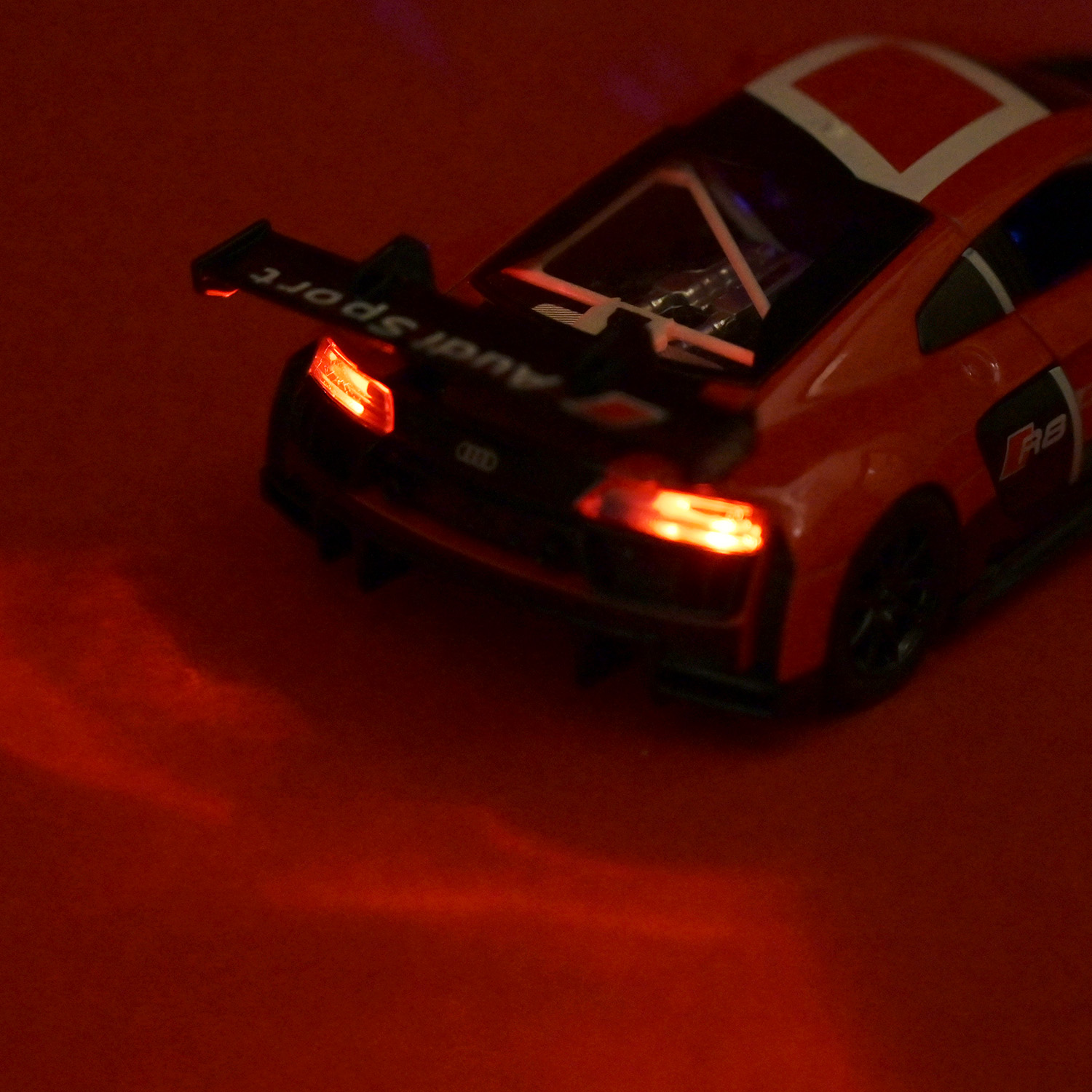 Машина мет. АВТОПРОМ арт. 68370 (48шт/2) 1:32 "AUDI R8 LMS", батар, світ., звук, відкр.двері, короб.18 * 9 * 8 см