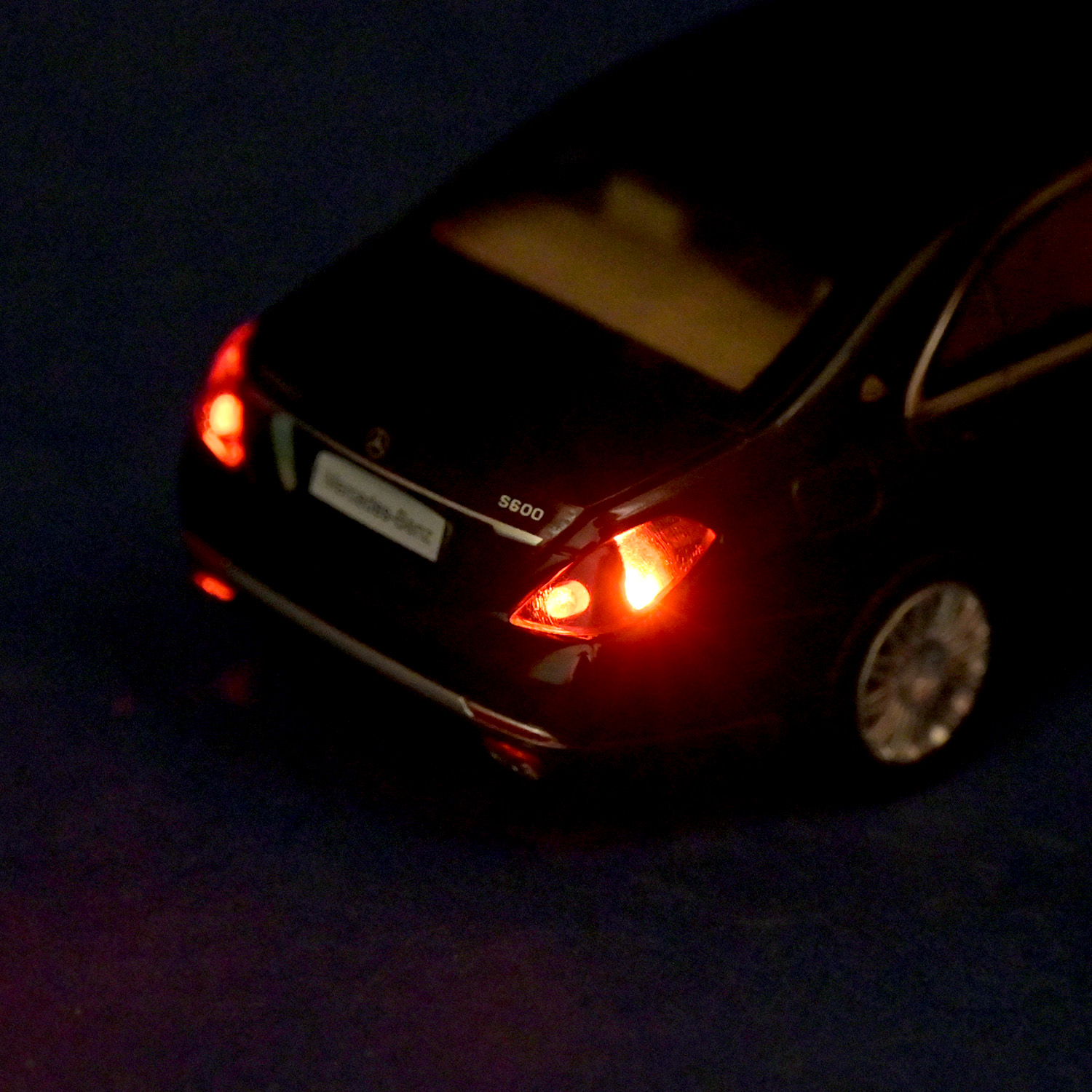 Машина мет. АВТОПРОМ арт. 68401 (48шт/2) 1:32 Mercedes-Benz S 600 2015,батар, світло,капот,багажник звук,відкр..двері, короб. 18*9*9см