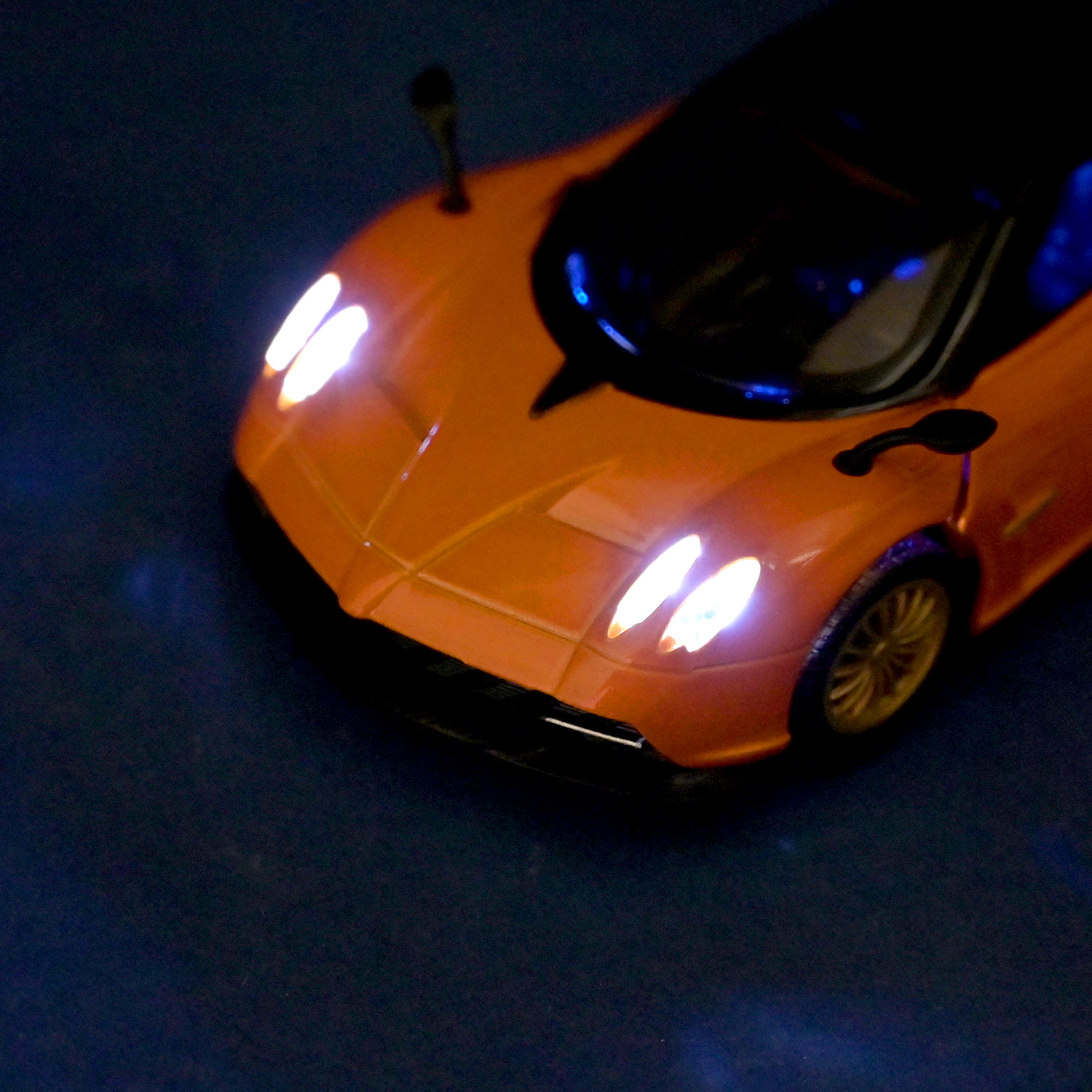 Машина мет. АВТОПРОМ арт. 68435 (48шт/2) 2 кольори, багажник 1:32 Pagani Huayra Roadster, бат., світло, звук, відчиняються двері, короб. 18*8*9 см