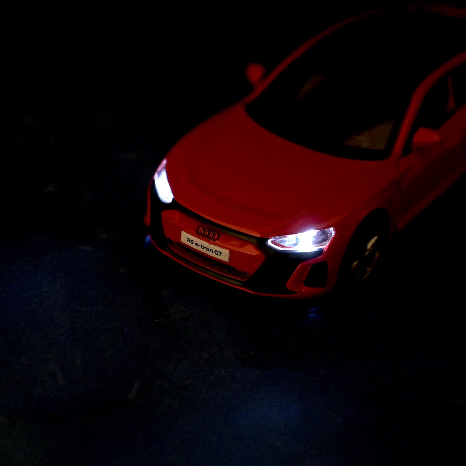 Машина мет. АВТОПРОМ арт. 68721 (48шт/2) 1:36 "Audi E-tron GT", батар, світ., звук, відкр.двері, короб.18 * 9 * 8 см