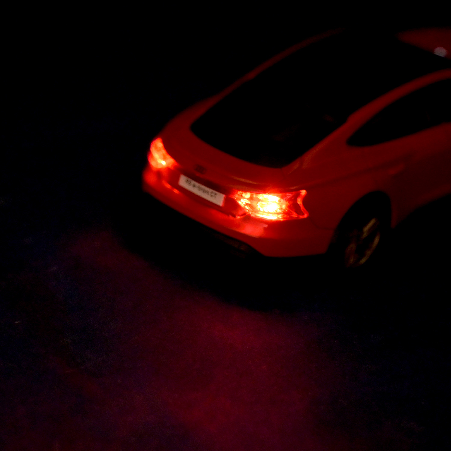 Машина мет. АВТОПРОМ арт. 68721 (48шт/2) 1:36 "Audi E-tron GT", батар, світ., звук, відкр.двері, короб.18 * 9 * 8 см