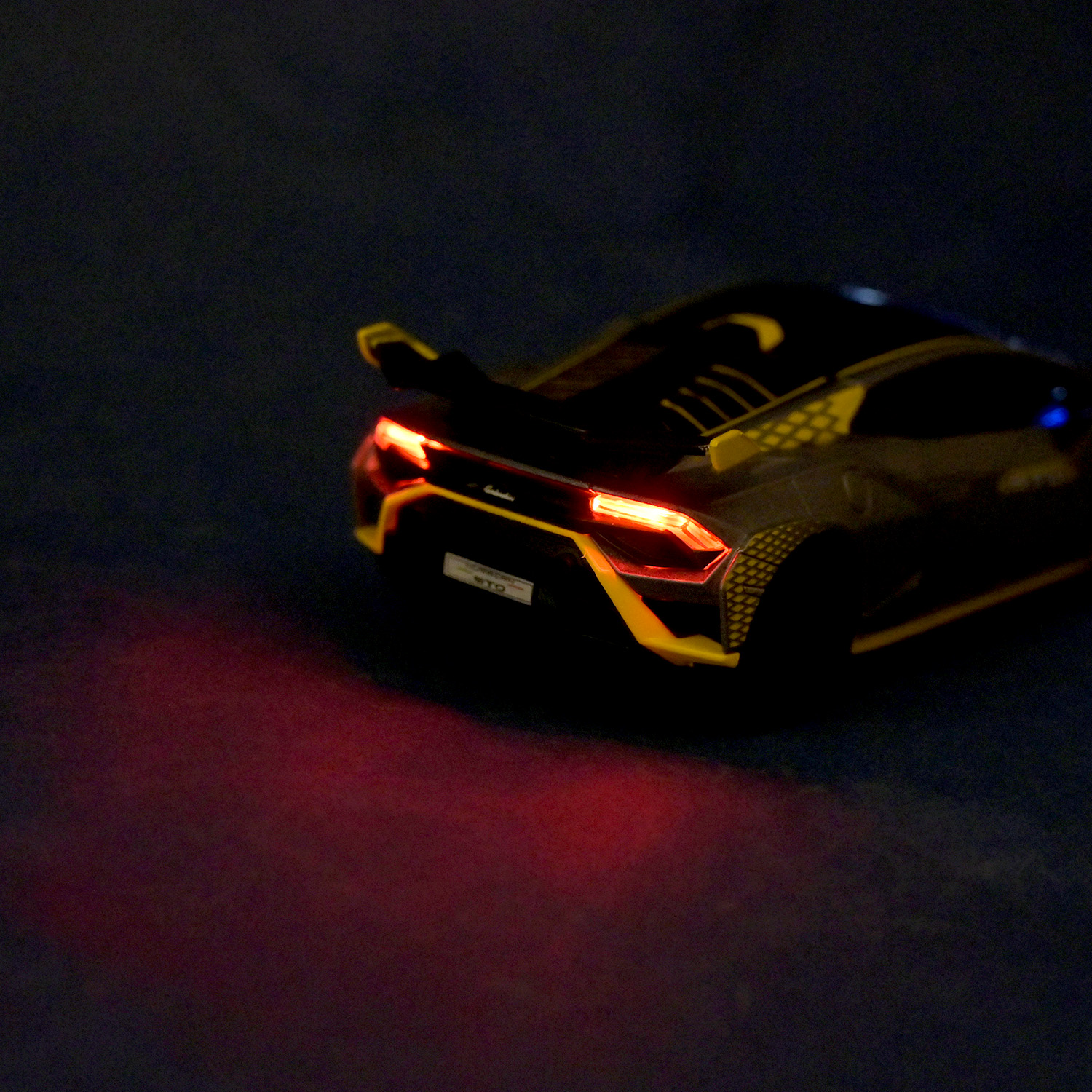 Машина мет. АВТОПРОМ арт. 68716G (48шт/2) 1:32 "Lamborghini STO", батар, світ., звук, відкр.двері, короб.18 * 9 * 8 см