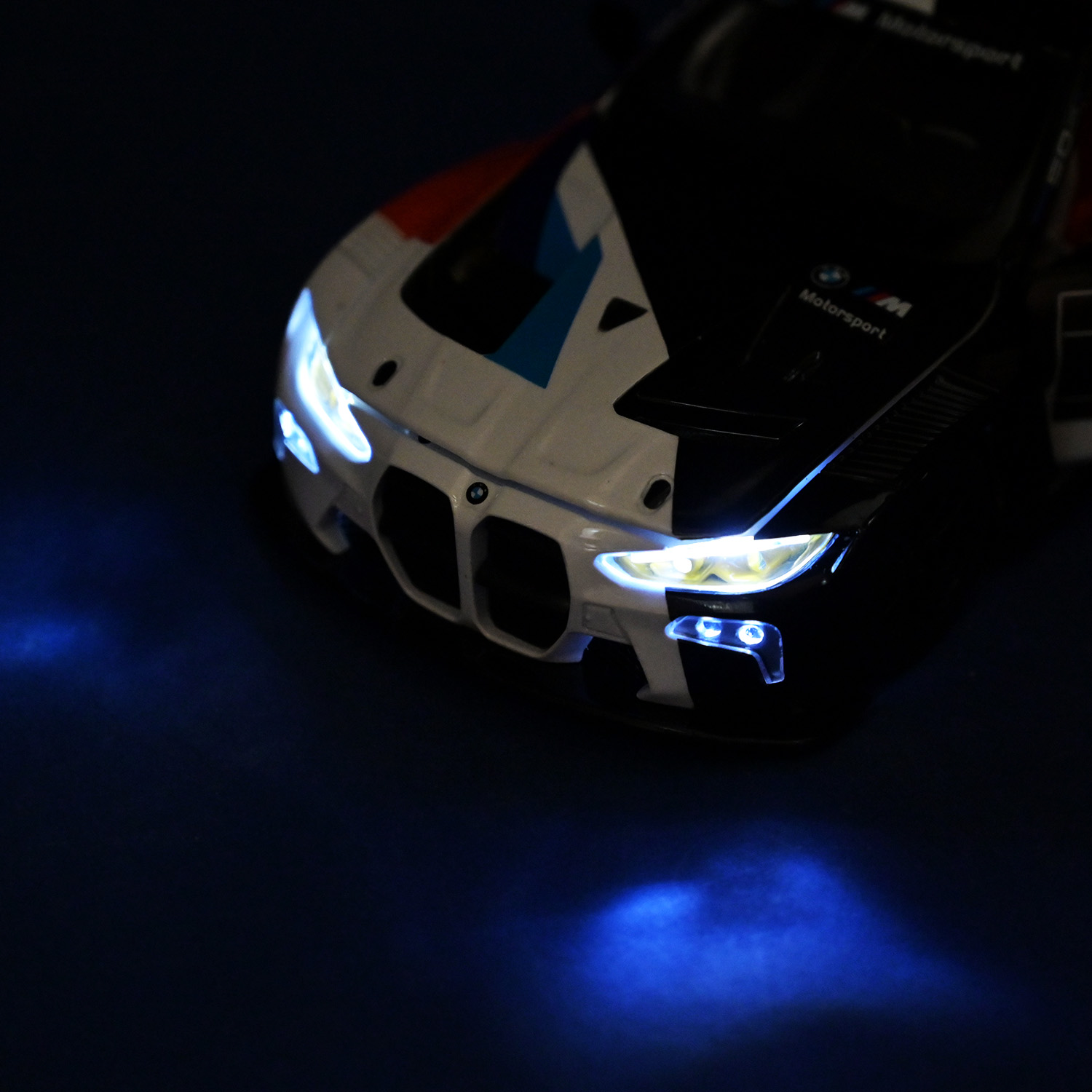 Іграшка машина мет. АВТОПРОМ арт. 68282A(W) (12шт/2) 1:24 BMW M4 GT3, батар,світло,звук,відкр.двері,кор. 24,5*12см