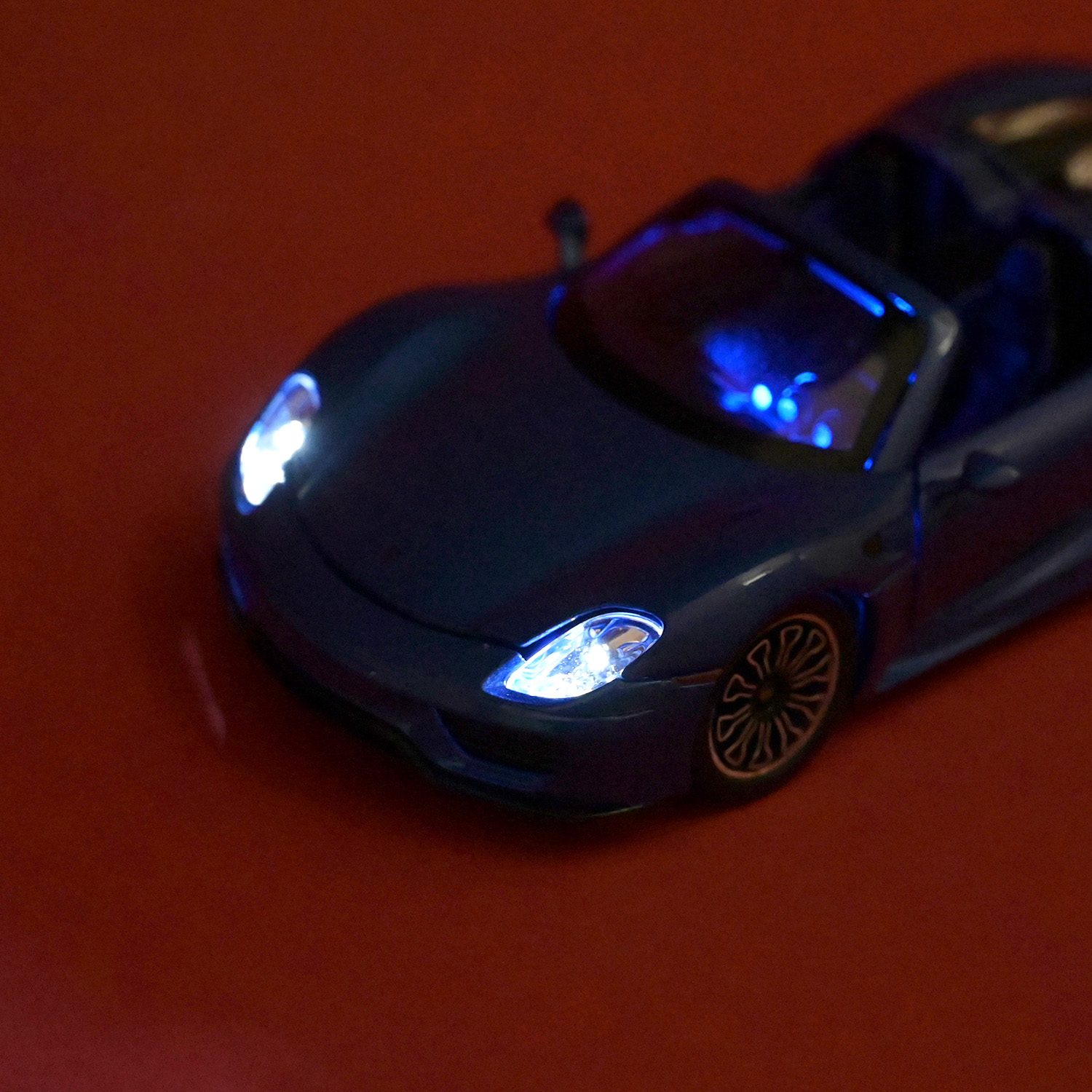 Машина мет. АВТОПРОМ арт. 68243A (12шт/2) 1:24 Porsche 918 Spyder, бат,св,зв,відкр.дв,капот,баг, короб. 25*12,5*10см