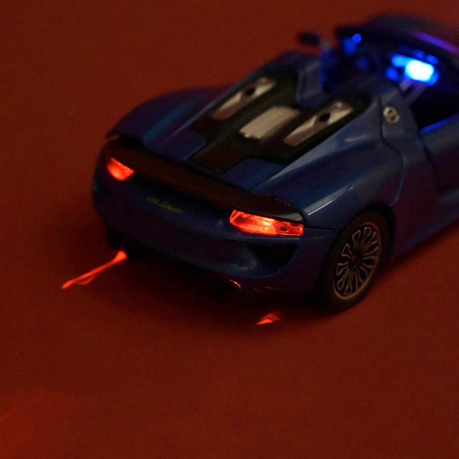 Машина мет. АВТОПРОМ арт. 68243A (12шт/2) 1:24 Porsche 918 Spyder, бат,св,зв,відкр.дв,капот,баг, короб. 25*12,5*10см