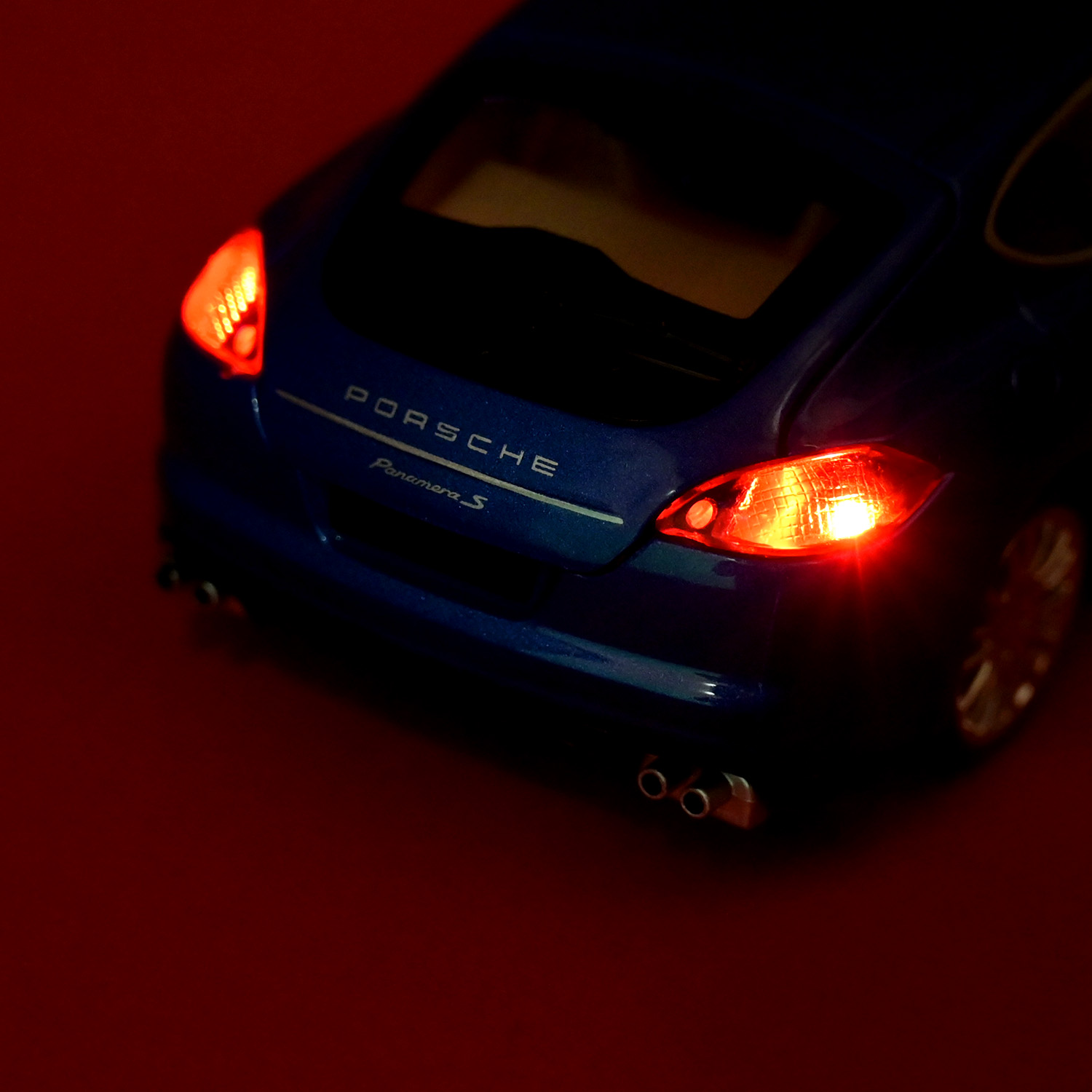 Машина мет. АВТОПРОМ арт. 68245A (12шт/2), 1:24 "Porsche Panamera S" 2 кольор.,батар.,світ., звук, відкр.двері, капіт, багаж., короб. 24,5 * 12 * 10см