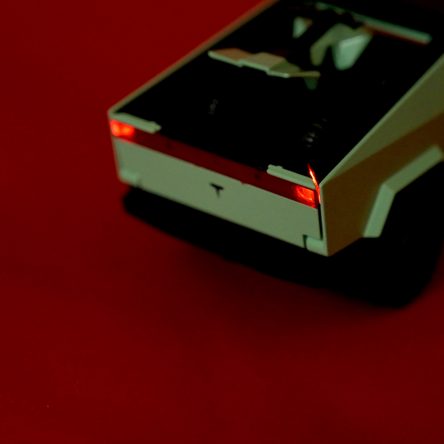 Машина мет. АВТОПРОМ арт. AP74223 (24шт/2) 1:32 Tesla pickup truck beach, батар,світло,звук,відкр.двері,короб. 19,5*9*9см